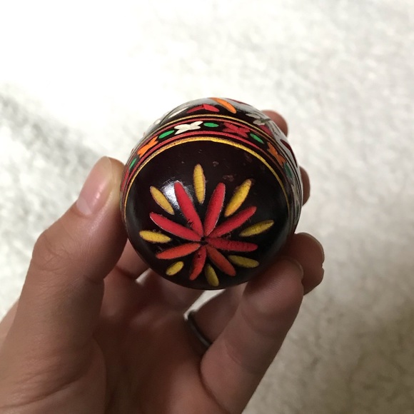 VINTAGE HAND-PAINTED & CARVED EGG ✨ - Picture 2 of 8